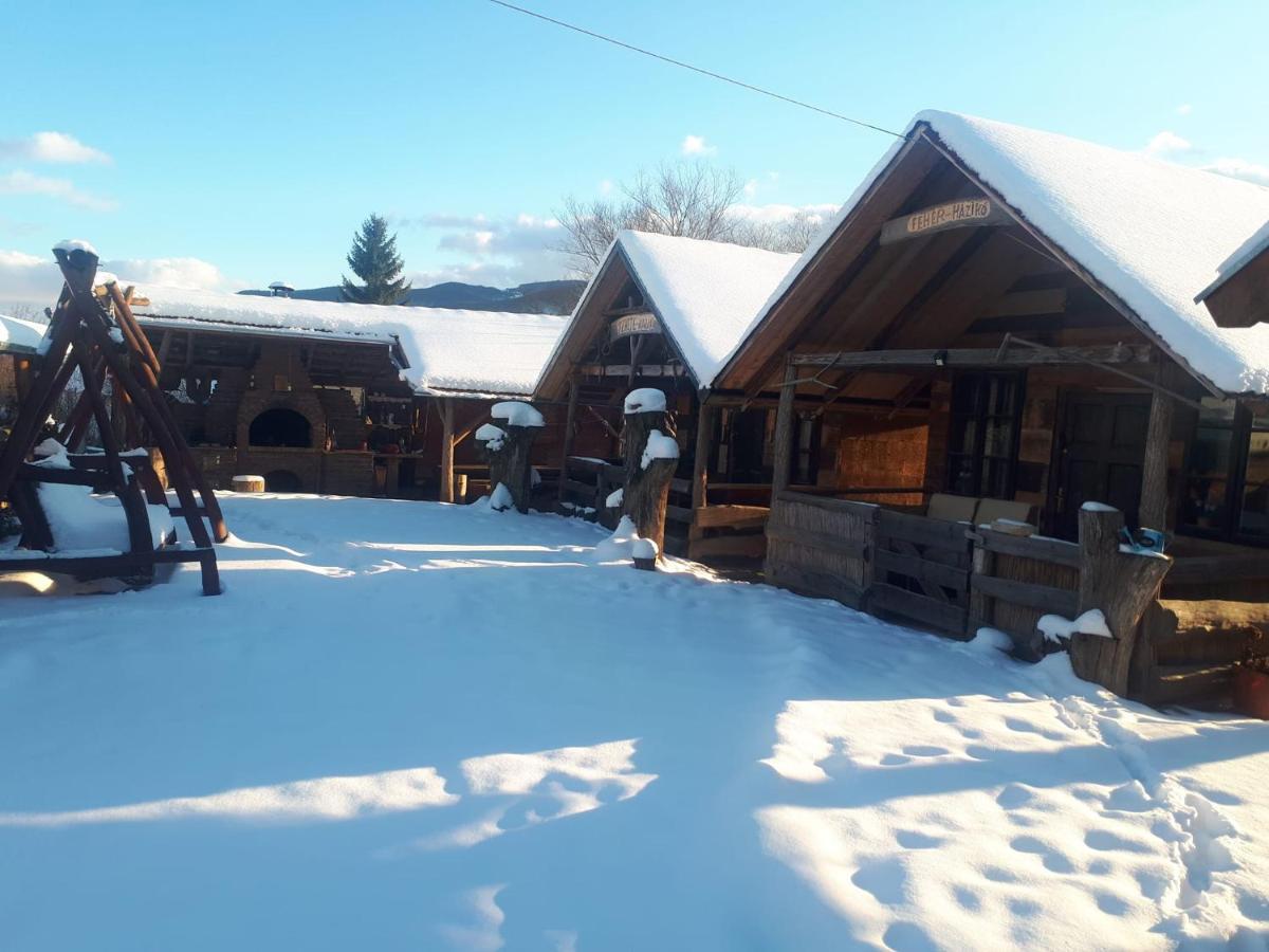 Casa Rustic Feher & Fekete Vendeghazak Sovata Dış mekan fotoğraf